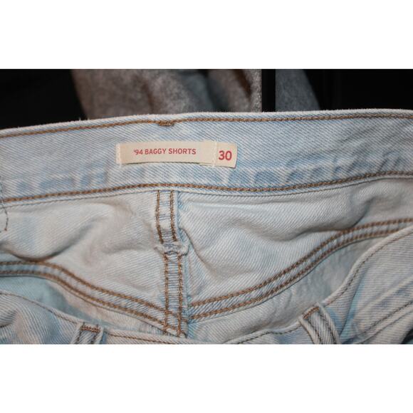 Levis Baggy Shorts Light Wash Raw Seam Size 8 - Picture 7 of 7